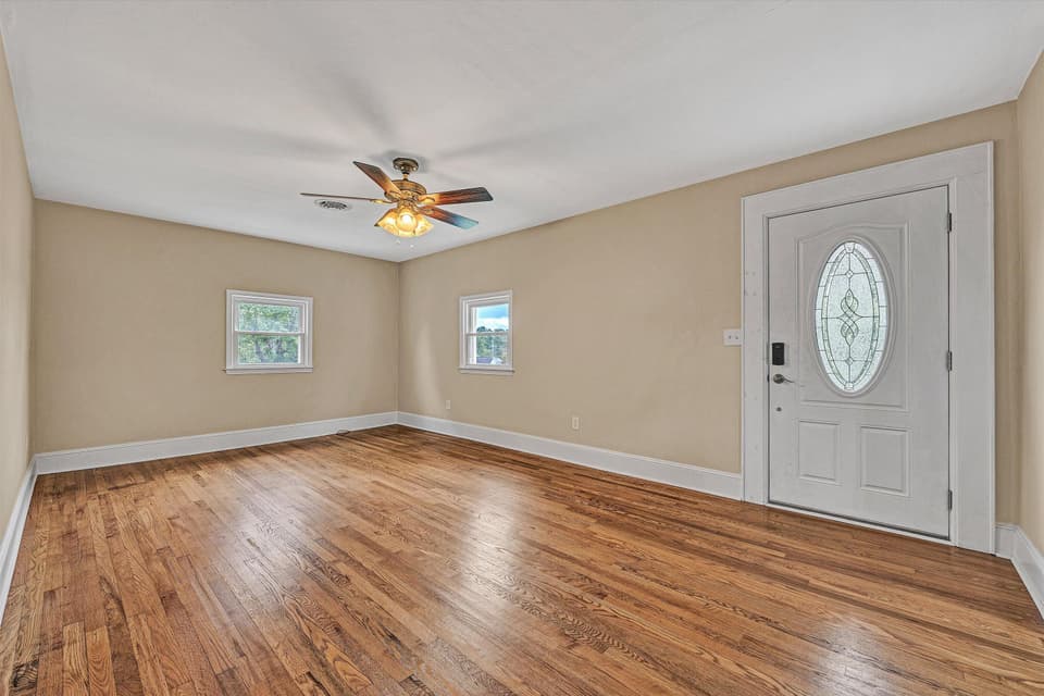 215 S Hill Dr, photo 8 of 37
