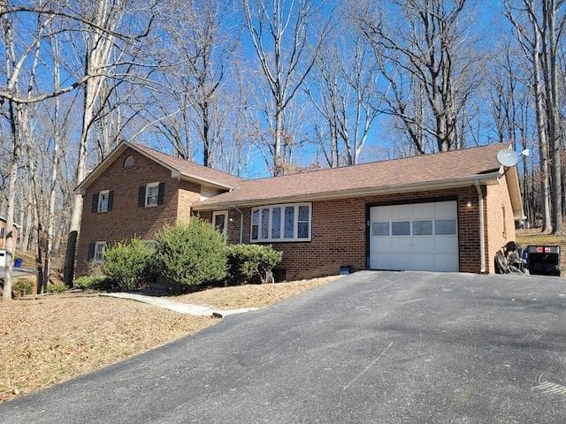 300 Arrowhead Trail, photo 2 of 22
