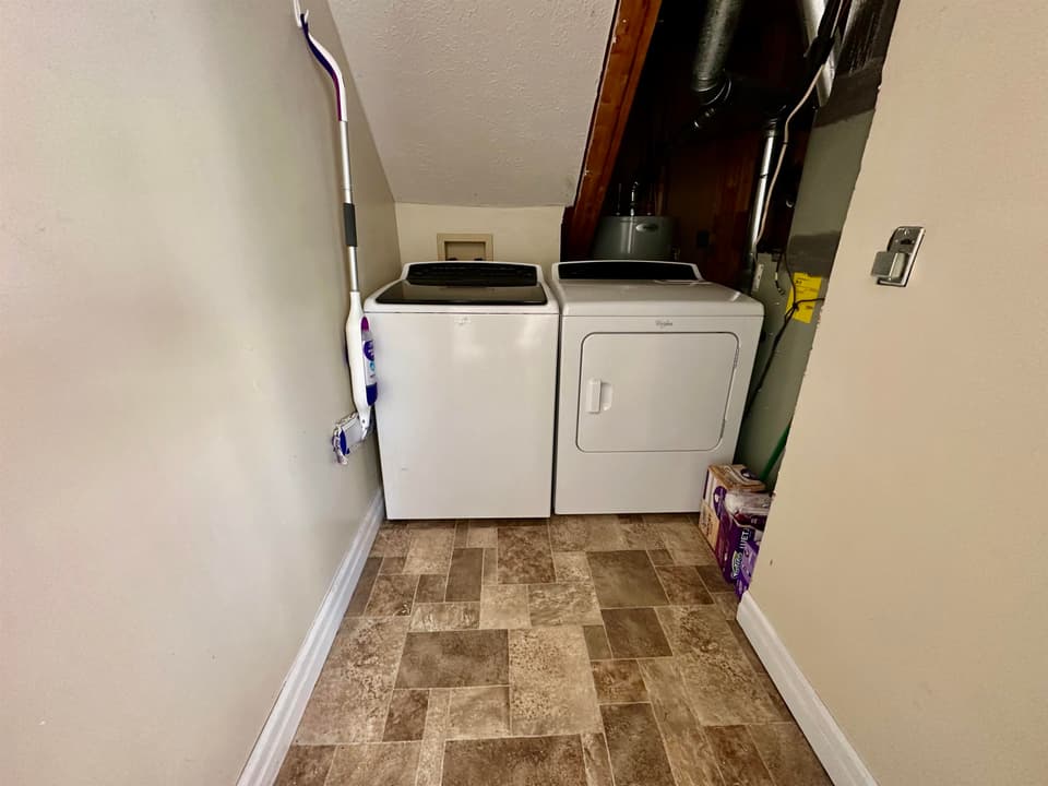 390 Warren Street, photo 20 of 40