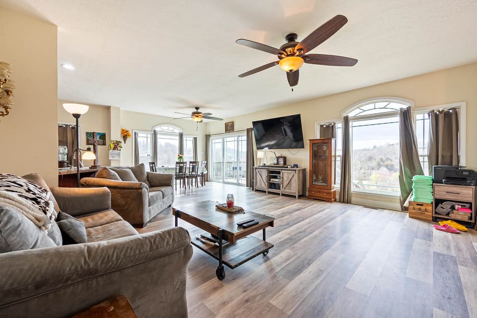 285 Easy Street, photo 8 of 40