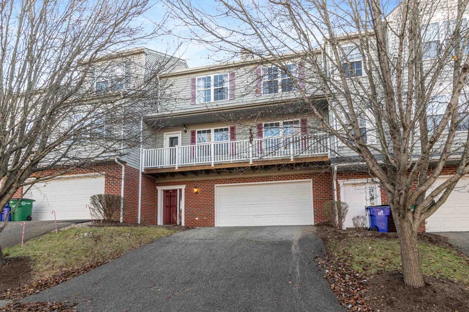 560 Oak Tree Boulevard, photo 2 of 40