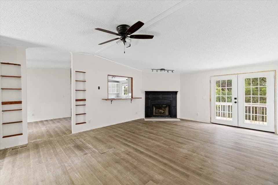 3300 Springview Drive, photo 3 of 30