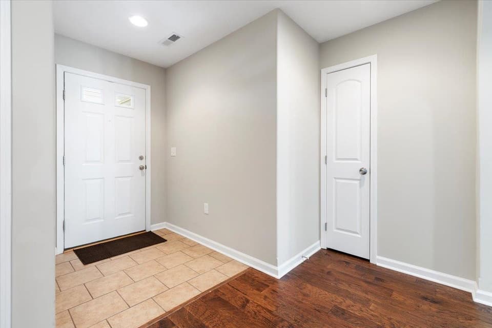 2045 Giles Drive SE, photo 6 of 40