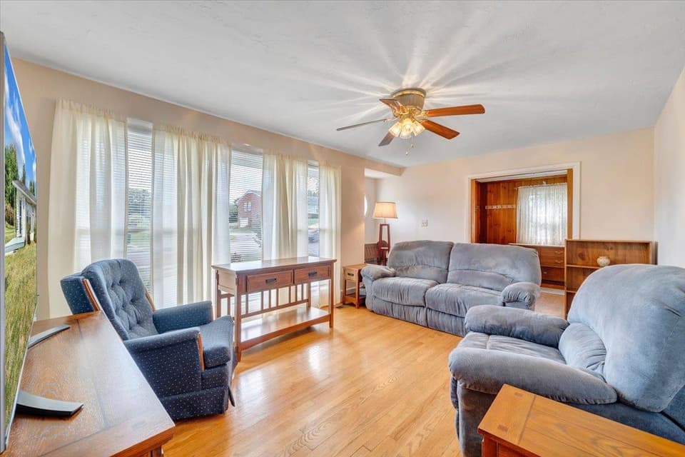 625 Mountainview Drive SW, photo 9 of 31