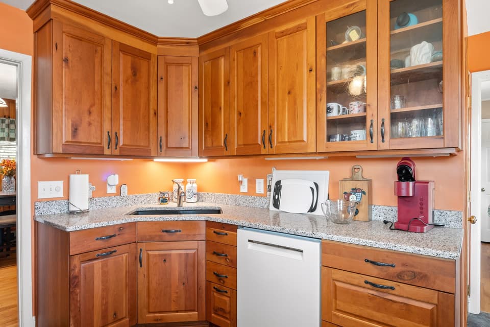 106 Roseland Drive, photo 12 of 39