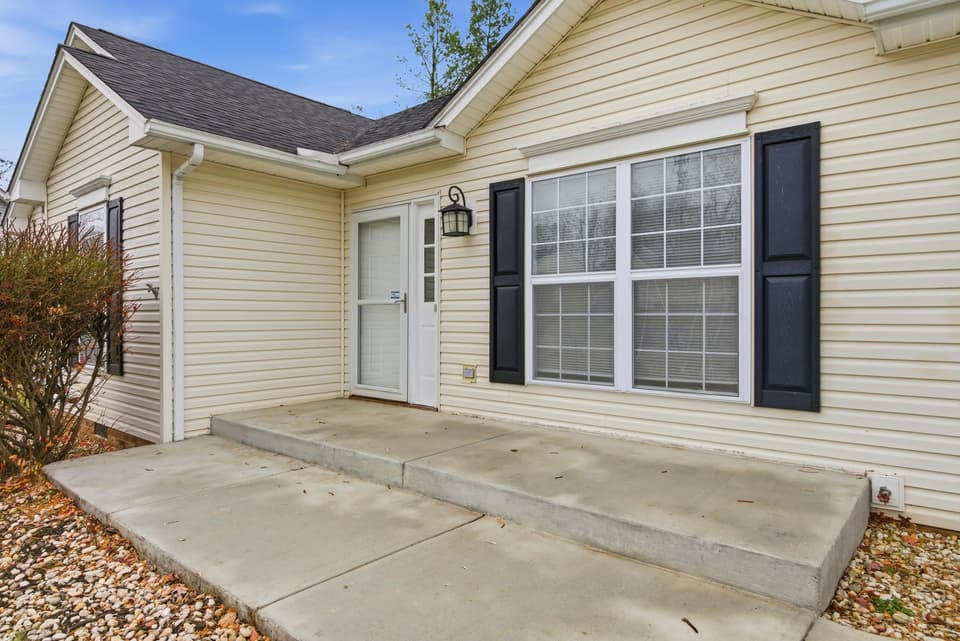 660 Warren Court, photo 4 of 29