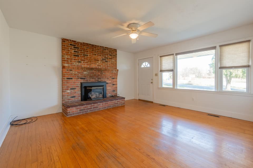 270 Dunlap Drive, photo 7 of 40