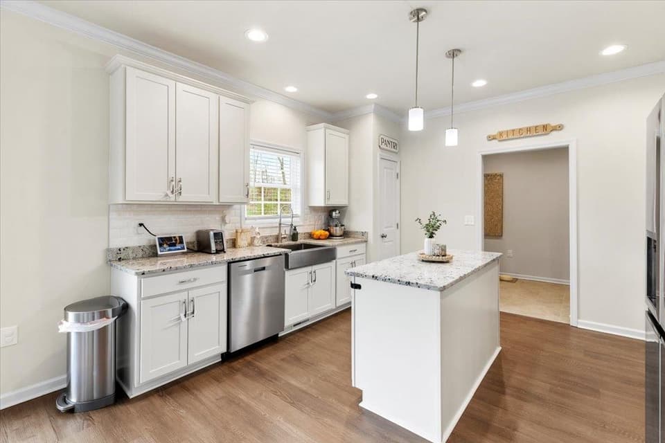 980 Holland Loop NW, photo 18 of 40