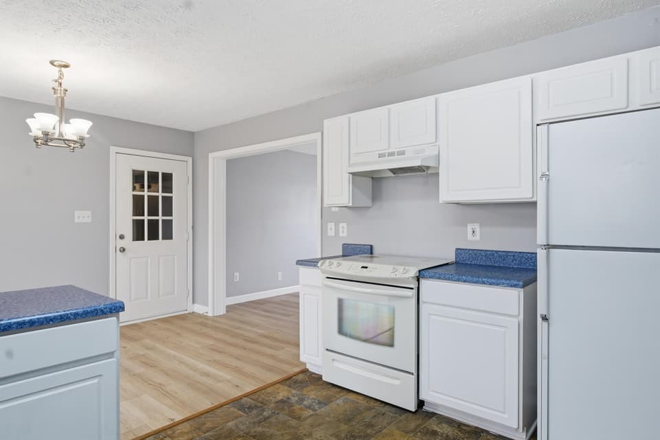 660 Warren Court, photo 13 of 29