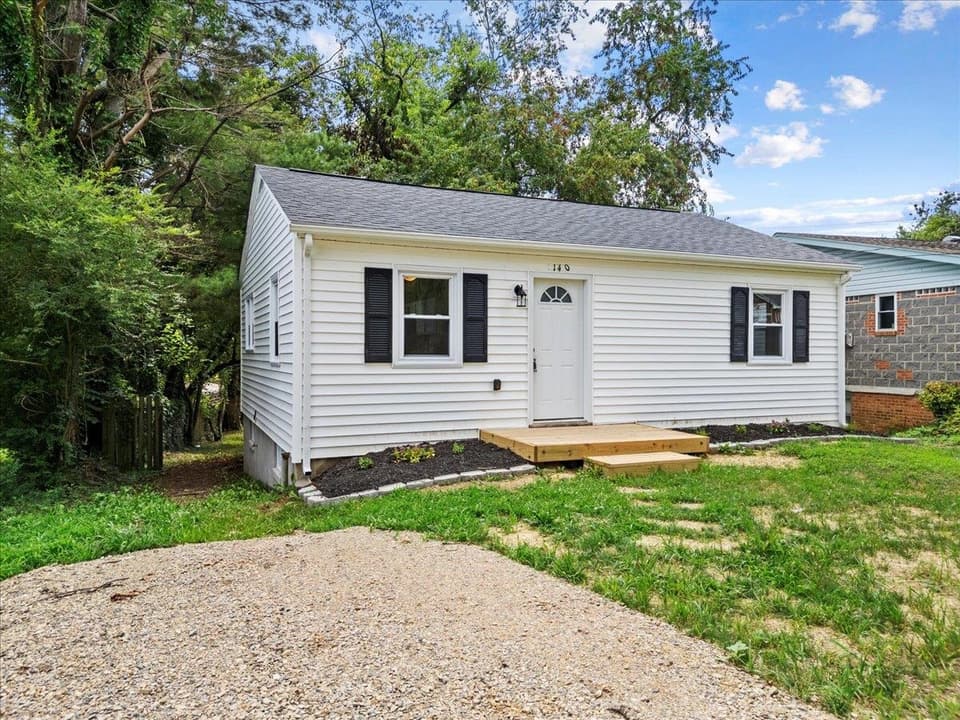 140 Summitridge Road SW, photo 2 of 28