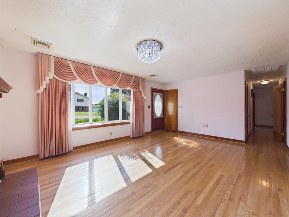 240 Walnut Drive, photo 7 of 40