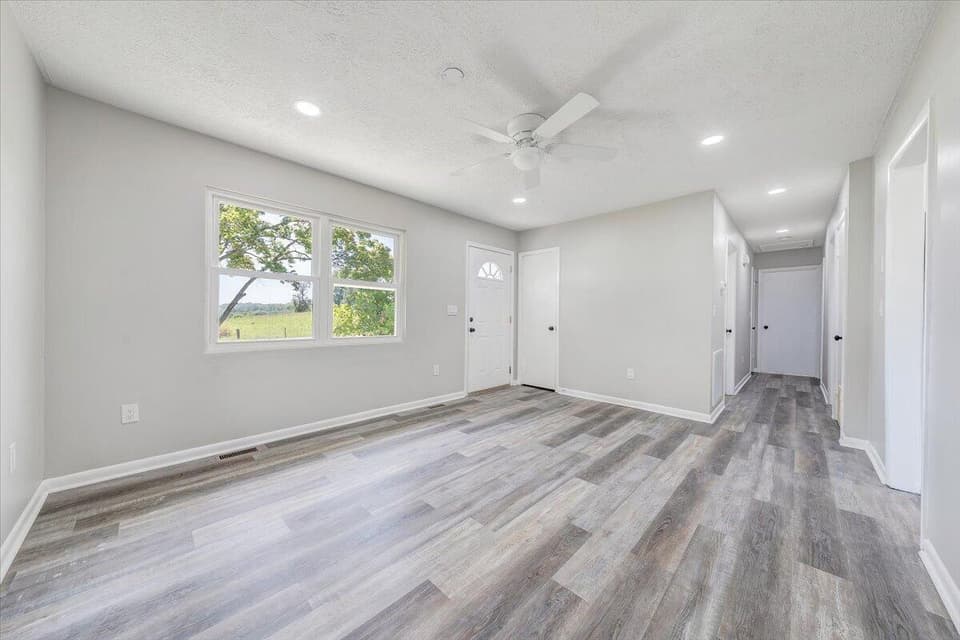 777 Switchback Rd, photo 4 of 27