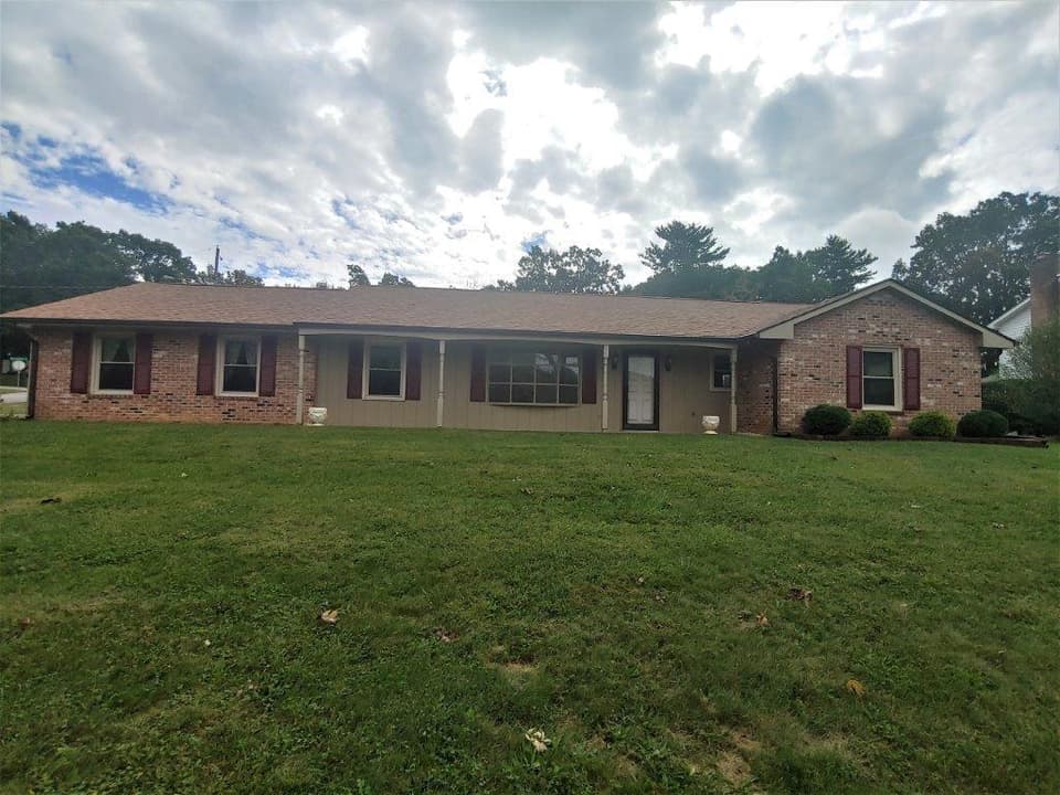 4585 Roanoke St, photo 4 of 40
