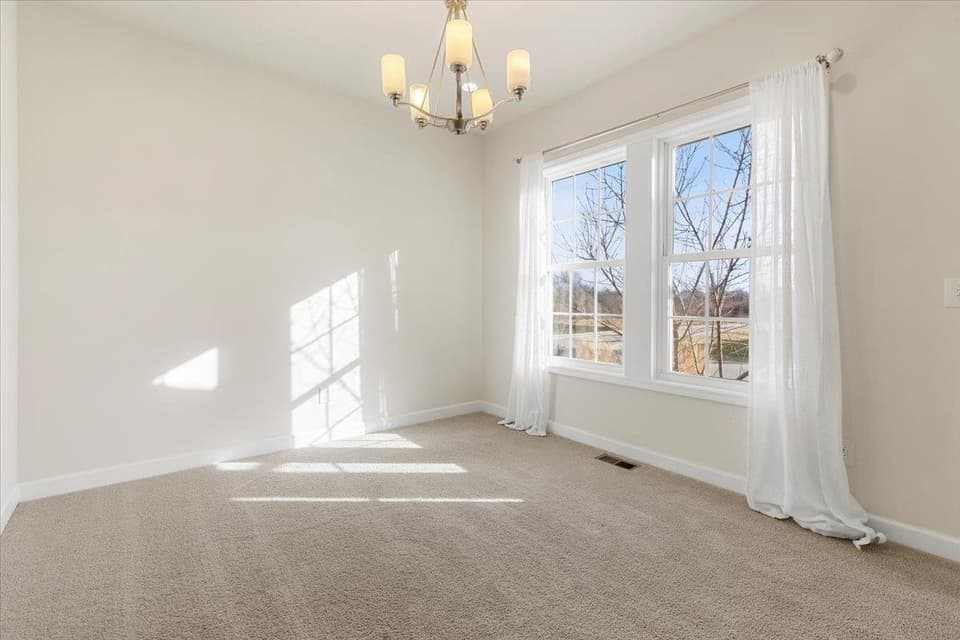 820 Jefferson Circle, photo 17 of 40