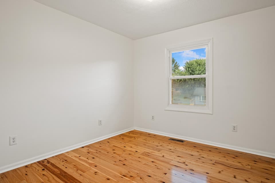 405 Overland Drive, photo 20 of 40