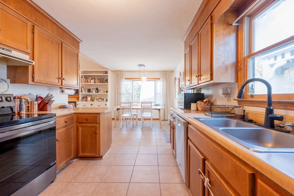 225 Pelham Lane, photo 21 of 40