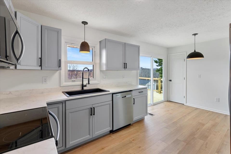 326 Rolling Hills Drive, photo 21 of 40