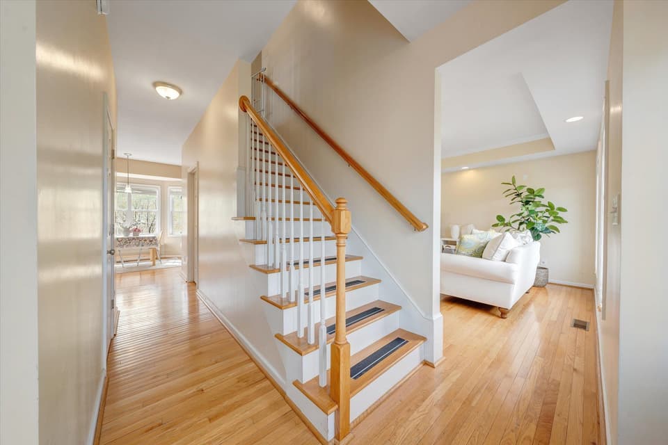 2065 Lake Vista Drive, photo 5 of 40