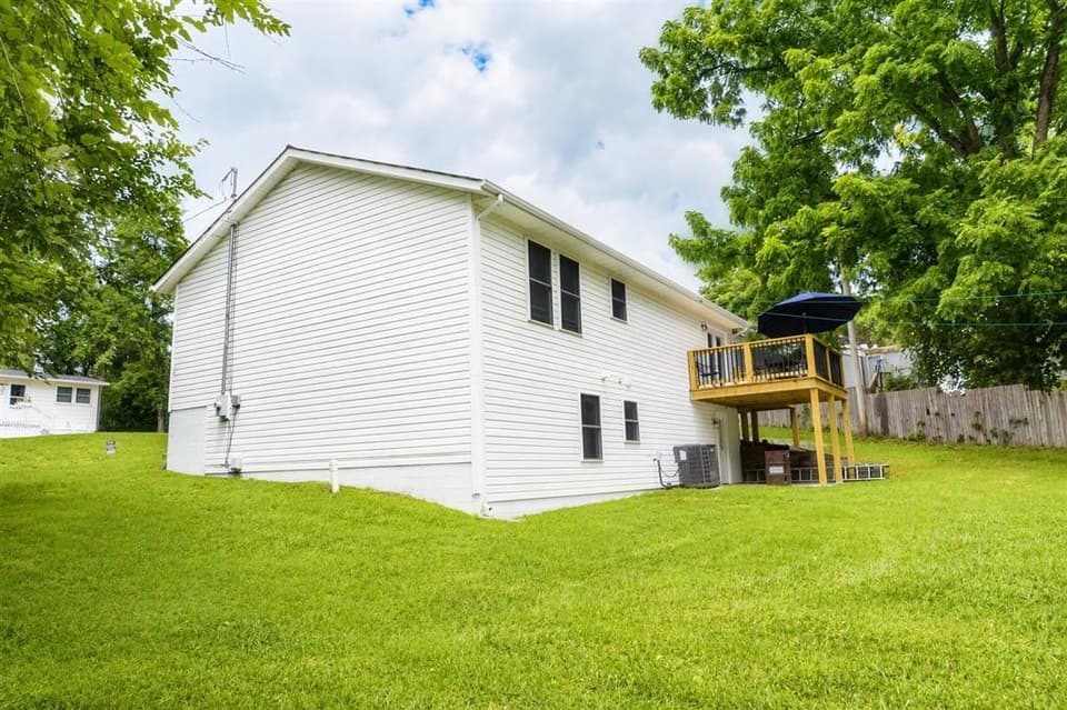 455 Stone Street, photo 4 of 36