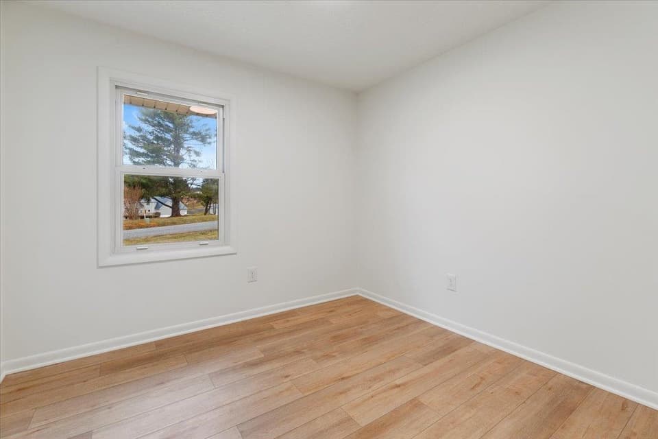 326 Rolling Hills Drive, photo 25 of 40