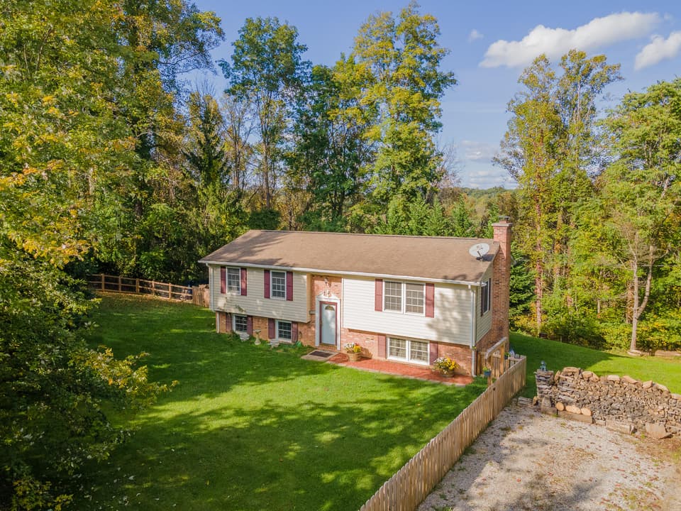 700 Black Bear Run Rd, photo 4 of 39