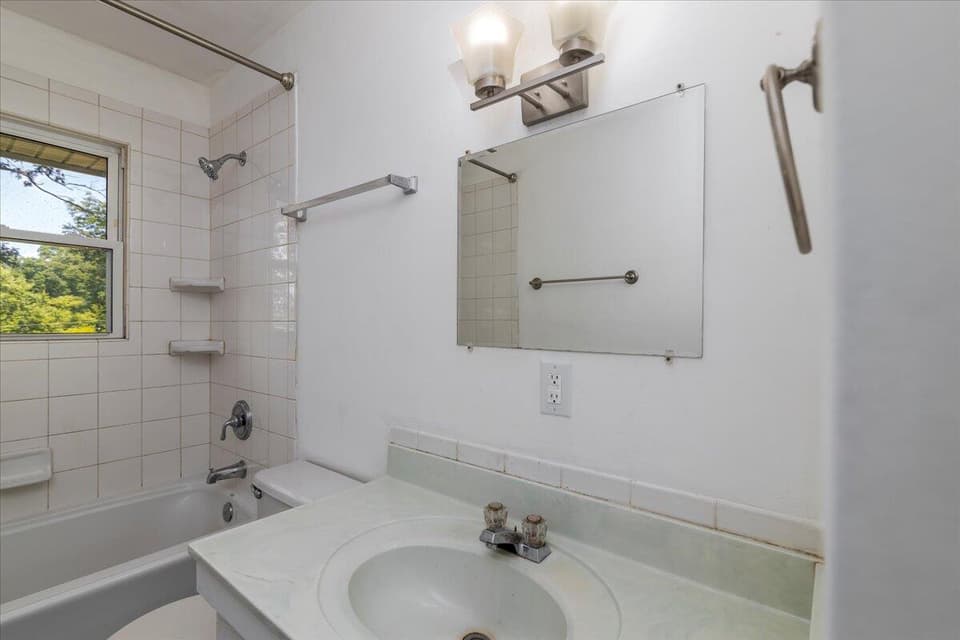 4320 Cumberland Dr SE, photo 19 of 40
