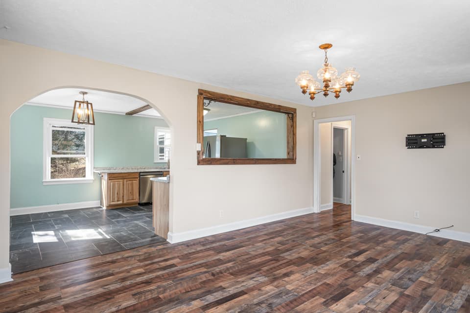 622 E Main Street, photo 10 of 36