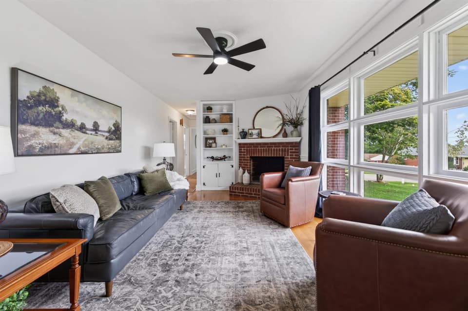 107 Roseland Drive, photo 9 of 40