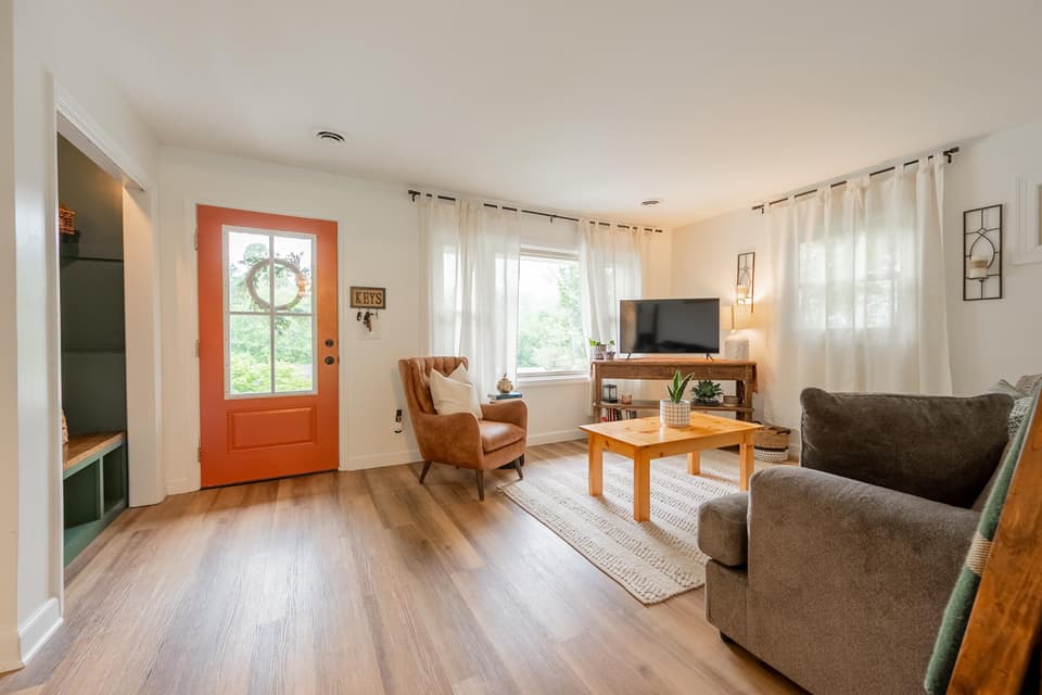 305 Overland Drive, photo 6 of 40