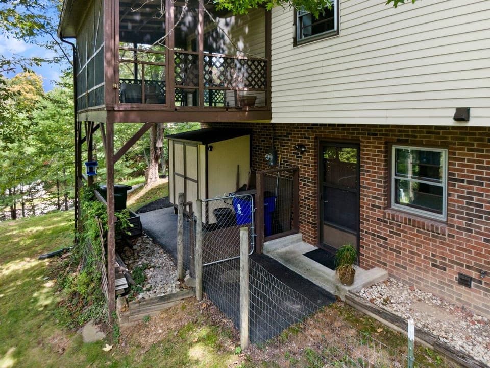 125 Edgewood Drive, photo 32 of 35