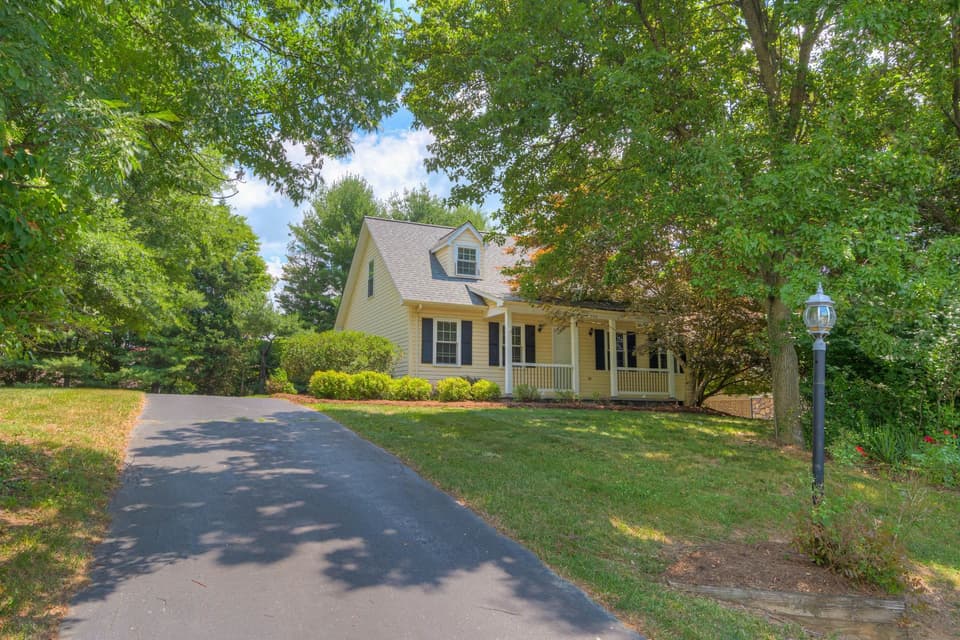 560 Independence Boulevard, photo 2 of 40