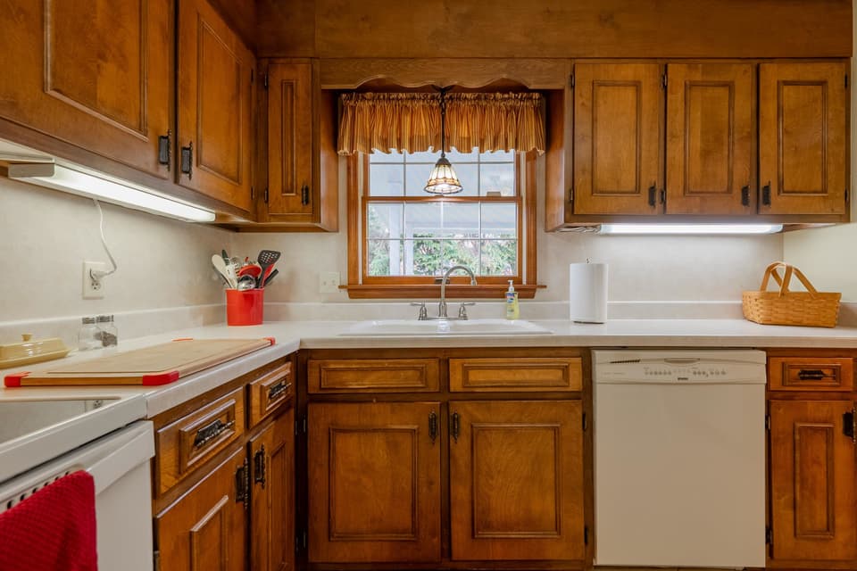 765 Atkinson Road, photo 19 of 40