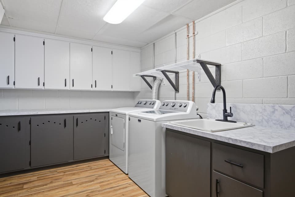 1381 Dow Street, photo 32 of 40