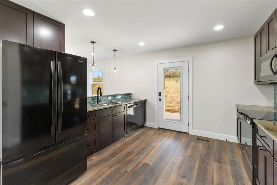 1045 Beaver Drive, photo 14 of 40