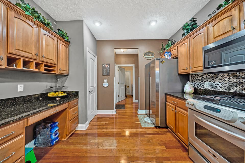 55 Revolution Cir, photo 14 of 35