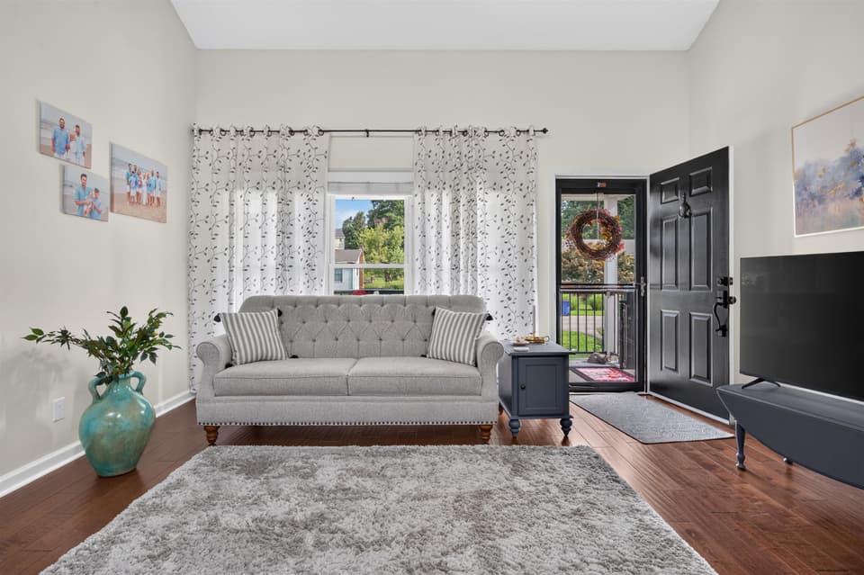 2405 Glade Drive SE, photo 9 of 40