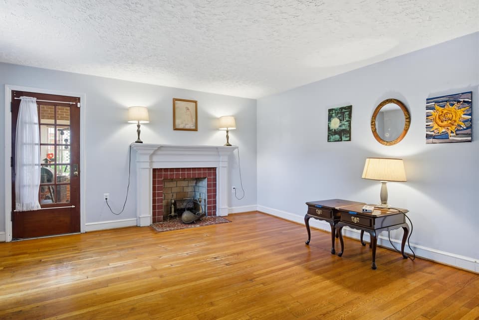 705 W Main Street, photo 6 of 40