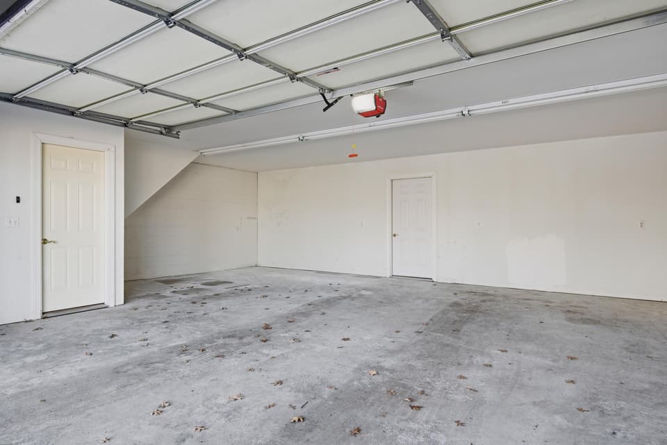 380 Oaktree Boulevard, photo 34 of 40