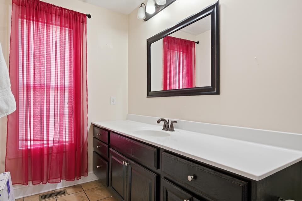 370 Robin Hood Drive, photo 36 of 40