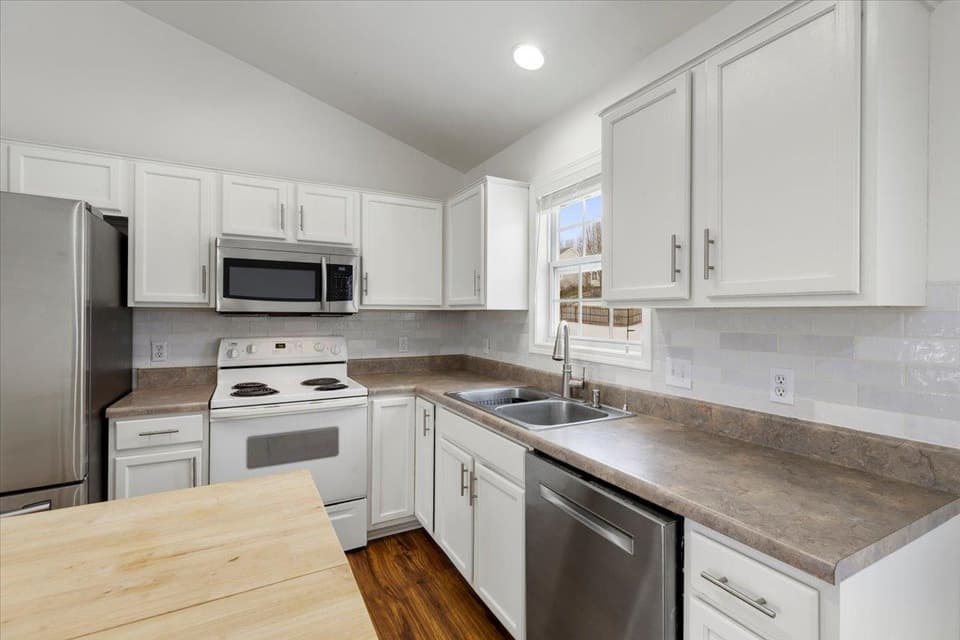 110 Sage Lane, photo 16 of 40