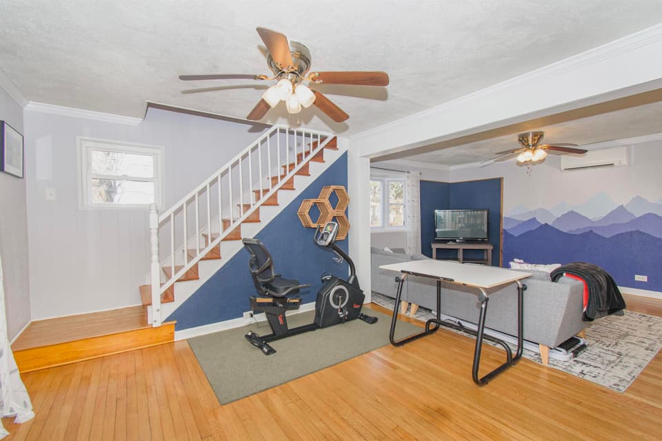 410 Miller Street SE, photo 6 of 40