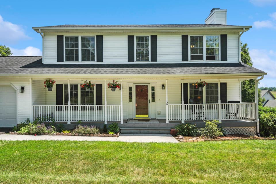 50 Sapphire Avenue, photo 2 of 39