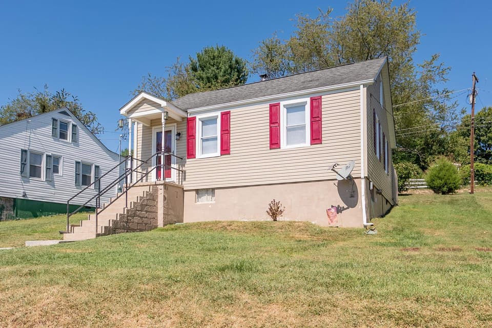 1 Victory Heights Drive, photo 3 of 27