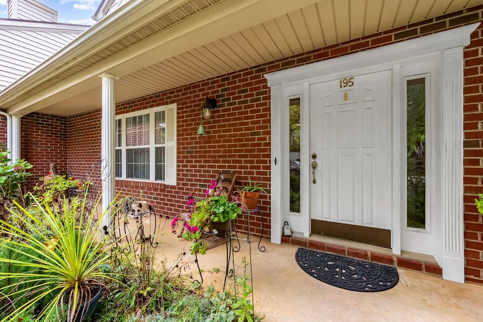 195 Tall Oak Boulevard, photo 5 of 40