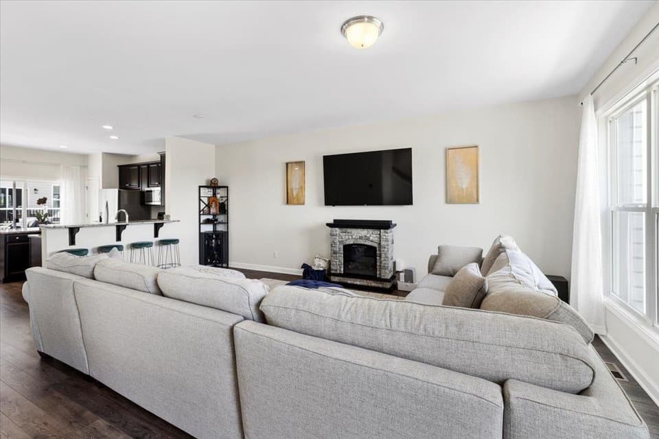 465 John Adams Drive, photo 26 of 40