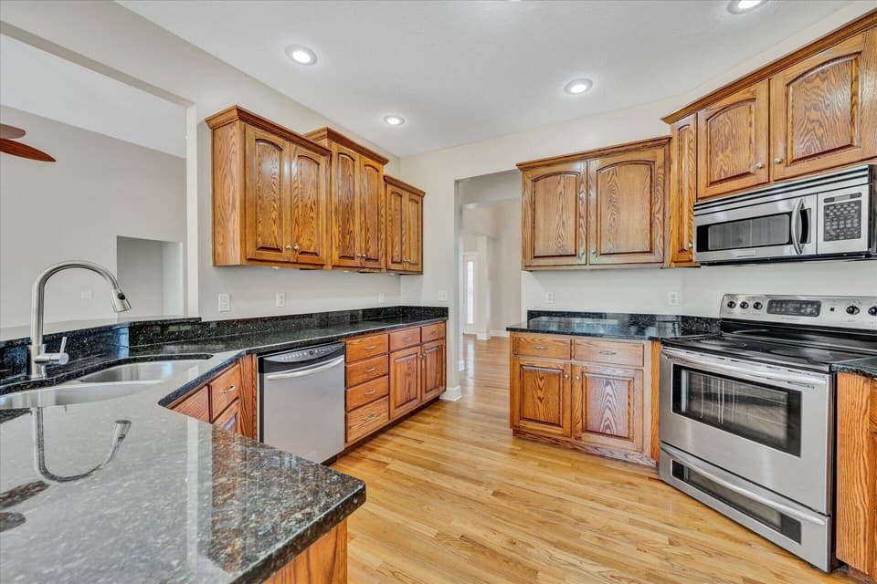 2075 Lake Vista Dr, photo 21 of 38