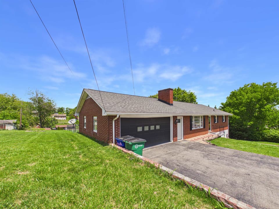 85 Wades Lane, photo 2 of 40
