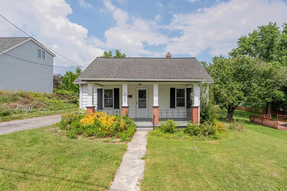 220 Clearview Drive, Christiansburg, VA