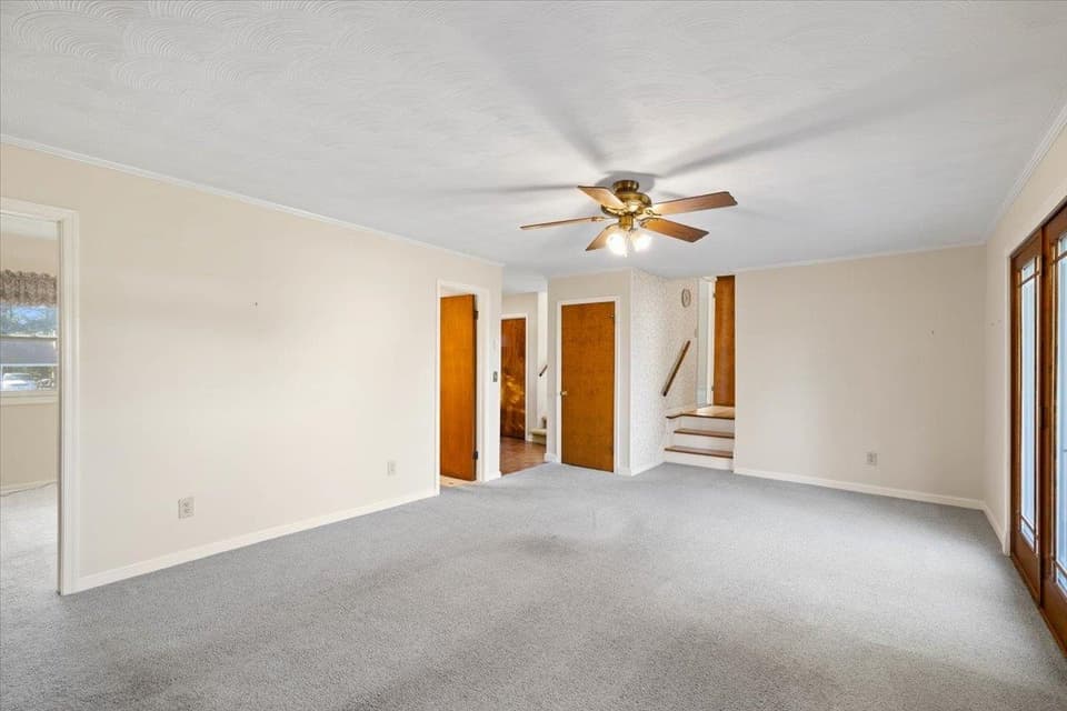 380 Walters Drive NW, photo 4 of 23