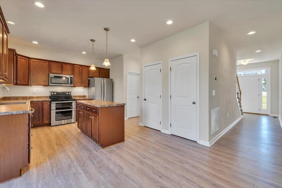 1140 Crosscreek Drive, photo 10 of 40